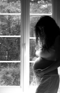 Mujer embarazada como nuestra Carolina. Fuente: Stockvault